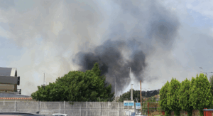 Incendio alla Magliana, vicino alla Roma-Fiumicino: fumo nero e aria irrespirabile (FOTO) 3