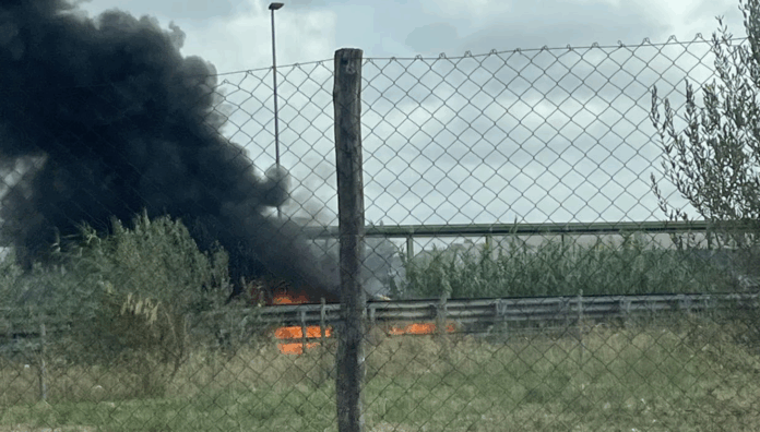 veicolo in fiamme Gra
