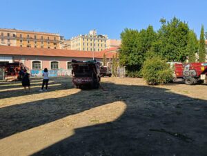 Spaccio di crack e accampamenti nel giardino di via Pepe, ennesimo sgombero all'Esquilino (VIDEO) 1 Spaccio di crack e accampamenti nel giardino di via Pepe, ennesimo sgombero all'Esquilino (VIDEO) 1
