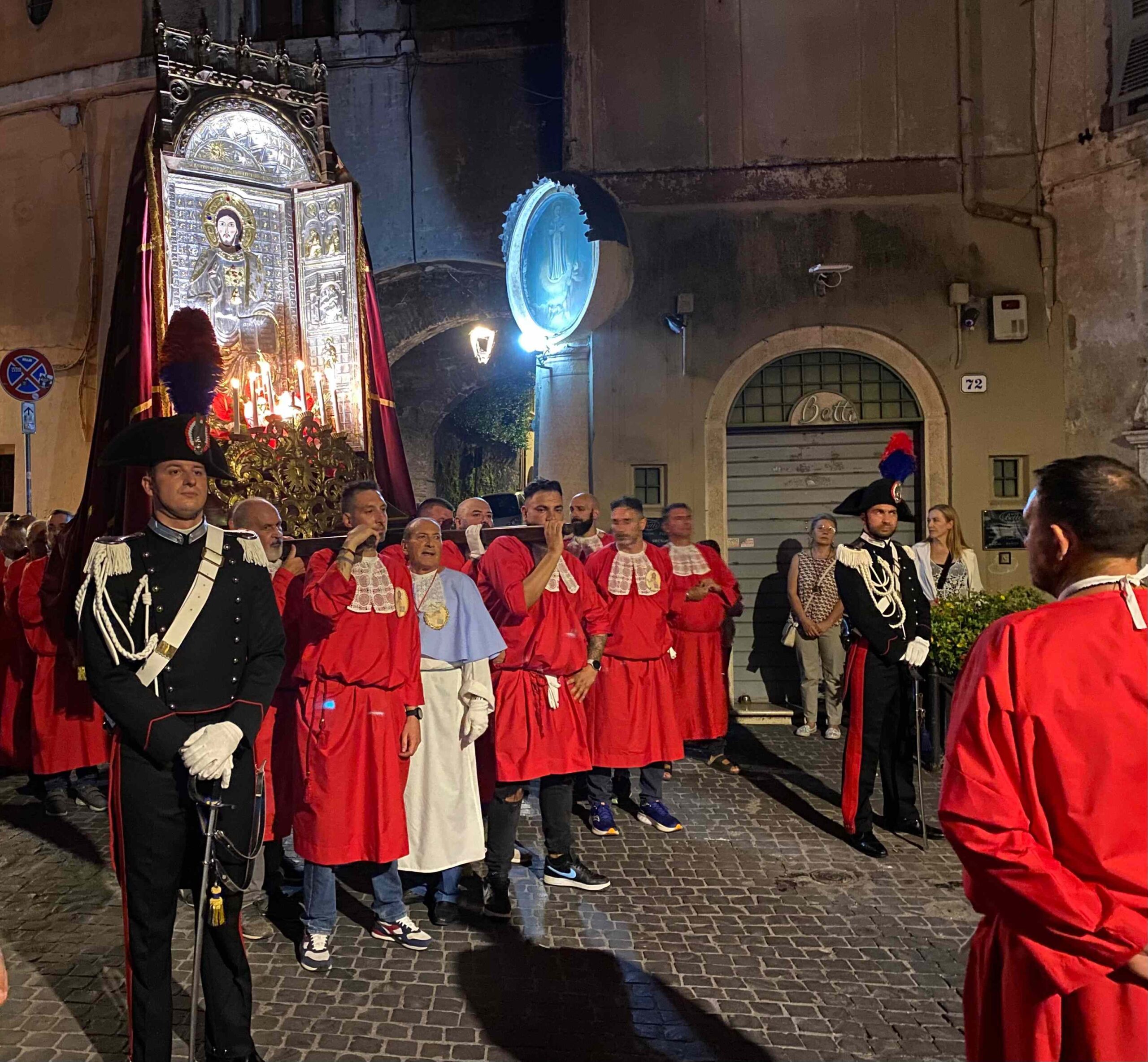Carabinieri in azione nella notte dell’Inchinata: droga e denunce a Tivoli 1
