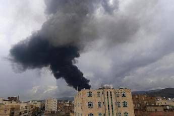 Yemen, media: primo ministro Houthi ucciso in raid Israele a Sana’a