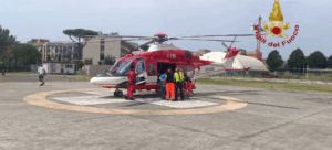 Drammatico salvataggio in elicottero da Civitavecchia per un ferito grave a bordo di un peschereccio 1 Drammatico salvataggio in elicottero da Civitavecchia per un ferito grave a bordo di un peschereccio 1