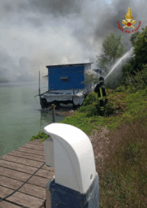 Vasto incendio oscura il sole sul litorale romano (FOTO e VIDEO) 5