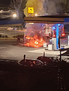 Terrore nella notte a Ostia Antica: incendio al benzinaio fa temere l'effetto Gordiani (FOTO e VIDEO) 3 Terrore nella notte a Ostia Antica: incendio al benzinaio fa temere l'effetto Gordiani (FOTO e VIDEO) 3