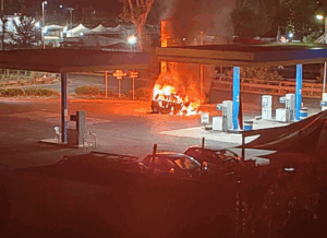 Terrore nella notte a Ostia Antica: incendio al benzinaio fa temere l'effetto Gordiani (FOTO e VIDEO) 1 Terrore nella notte a Ostia Antica: incendio al benzinaio fa temere l'effetto Gordiani (FOTO e VIDEO) 1