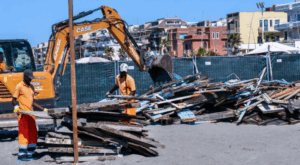 Lo stabilimento Aneme e Core di Ostia sparisce mentre le ruspe avanzano sull’arenile (VIDEO) 1