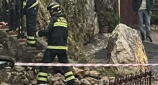 Frana a Fara in Sabina, enormi massi sulle case 1