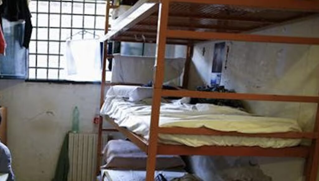 Incendio al carcere di Regina Coeli: inagibile un intero piano. Sette agenti intossicati 1