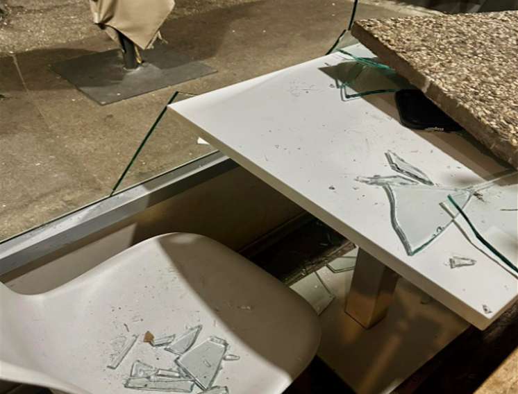 Blitz dei ladri al Tuscolano: danni per migliaia di euro in un bar per portare via un misero bottino (FOTO) 1