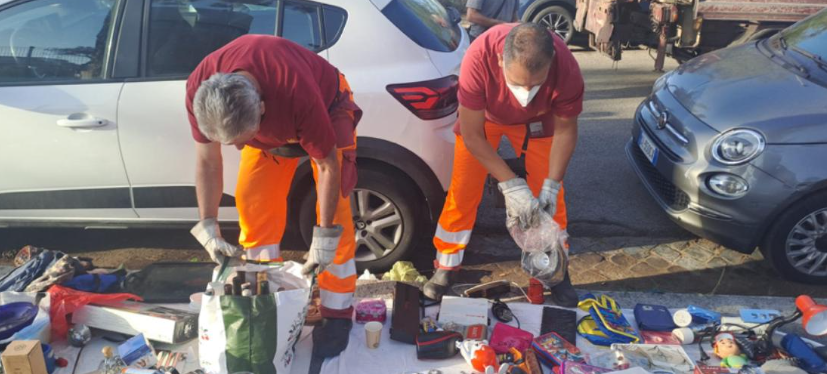 Sgomberato mercato abusivo ad Ostia, multe e segnalazioni: intervento di Polizia Locale, Polizia di Stato e Ama 1
