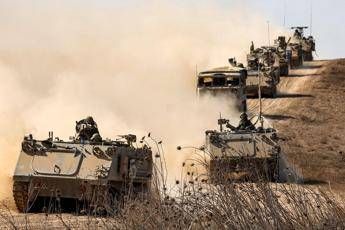 Carri armati israeliani entrati a Gaza City, fonti: “Attacco con aerei, artiglieria e droni”