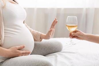 Neonatologi, ‘in Italia 2.500 casi l’anno di disturbi feto-alcolici’