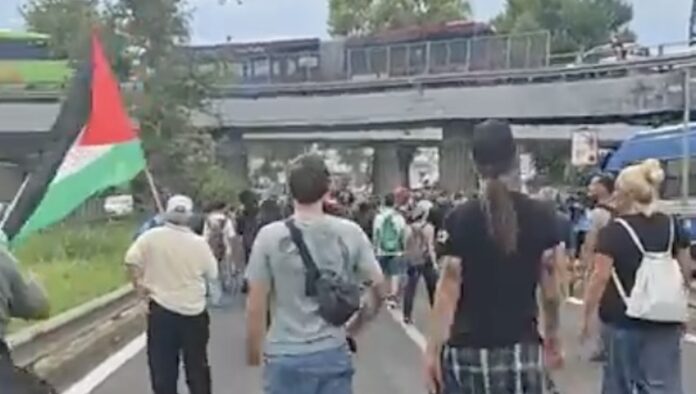 Corteo sula Tangenziale