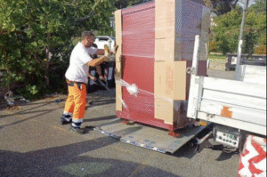 Raccolta abiti usati a Roma, arrivano i primi nuovi contenitori anti rovistaggio: ecco dove (FOTO) 3