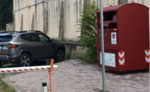 Raccolta abiti usati a Roma, arrivano i primi nuovi contenitori anti rovistaggio: ecco dove (FOTO) 1