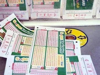 Superenalotto, numeri combinazione vincente oggi 23 settembre