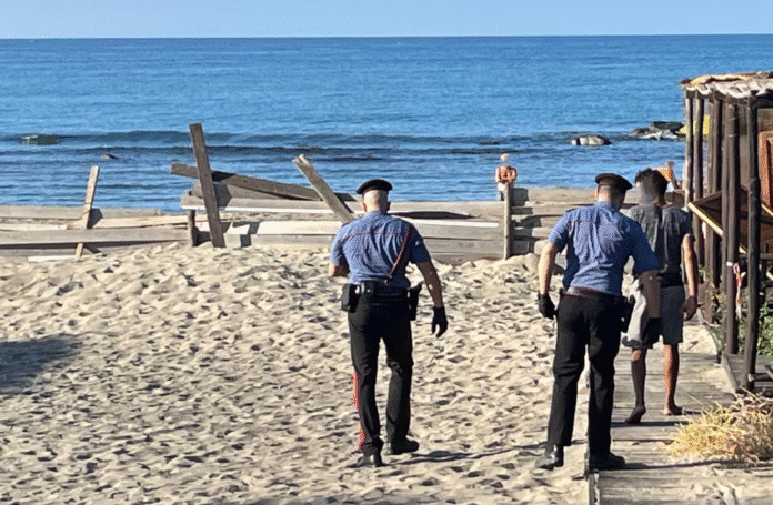 TOR SAN LORENZO COPERTINA ARRESTATO DAI DOMICILIARI PERCHE' VA IN SPIAGGIA SET 2025 SAB 27