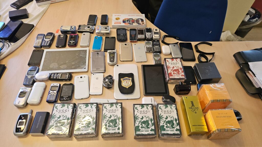 Tablet rubati, truffe e abiti contraffatti: Roma, blitz nei mercati abusivi 1 Tablet rubati, truffe e abiti contraffatti: Roma, blitz nei mercati abusivi 1
