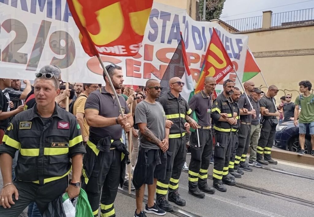 In 100mila a Roma al corteo pro Palestina, gli studenti protagonisti: bandiere e blocchi (VIDEO) 3