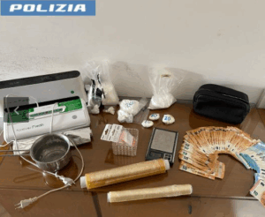 Ai domiciliari gestiva un laboratorio di droga con vendita diretta in casa: 40enne di Primavalle in manette 1