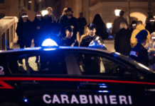 Scippa una collana d’oro e la mette subito in vendita online: tradito dalle foto sullo smartphone, arrestato 19enne