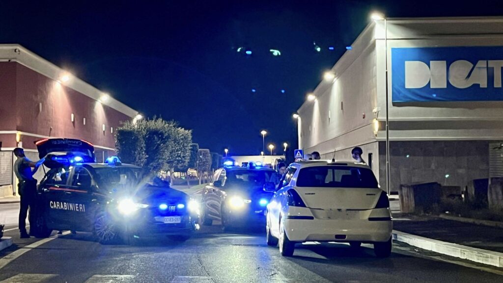 Corse clandestine a Fiumicino, fermata gara con auto modificate: uno dei 'piloti' un 18enne 1 Corse clandestine a Fiumicino, fermata gara con auto modificate: uno dei 'piloti' un 18enne 1