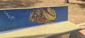 Vandalizzate le panchine artistiche del Parco Pietro Rosa di Ostia: le foto che fanno rabbia ai residenti 2 Vandalizzate le panchine artistiche del Parco Pietro Rosa di Ostia: le foto che fanno rabbia ai residenti 2