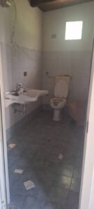 Parco Gabriele Sandri nel degrado e abbandonato: rifiuti, giochi rotti e bagni pericolosi alla Balduina (FOTO) 2 Parco Gabriele Sandri nel degrado e abbandonato: rifiuti, giochi rotti e bagni pericolosi alla Balduina (FOTO) 2