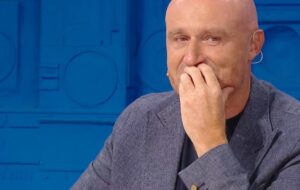 Rudy Zerbi commosso per l'esibizione di Riccardo Stimolo