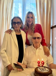 Stefania Orlando e quel post da Fregene: il tramonto e l’anniversario romantico di mamma e papà 1 Stefania Orlando e quel post da Fregene: il tramonto e l’anniversario romantico di mamma e papà 1