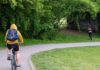 Pedalando per le scuole" arriva a Ostia con un percorso in bicicletta tra sei istituti del quartiere, per mostrare gli interventi sulla sicurezza stradale e presentare il progetto Anello Ciclabile Scolastico