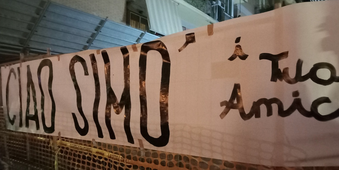 Una luce per Simone, Ostia dice no alla violenza: commozione durante la fiaccolata in ricordo del 19enne accoltellato 3 Una luce per Simone, Ostia dice no alla violenza: commozione durante la fiaccolata in ricordo del 19enne accoltellato 3