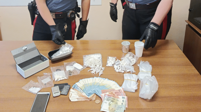DROGA CARABINIERI SEQUESTRO FONTE NUOVA CON ARRESTI ART SAB 4 OTTOBRE 2025