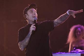Fedez annuncia il suo primo libro: titolo, copertina e significato