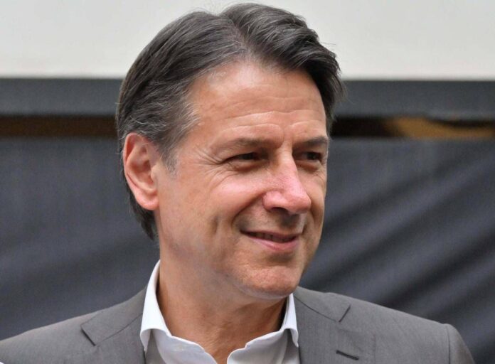 M5S, Conte confermato presidente: “Avanti, tutti insieme, a testa alta”