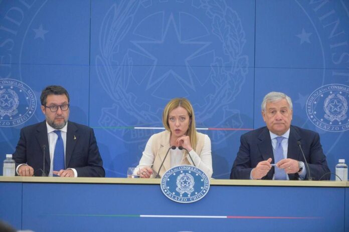 Manovra, sale tensione in maggioranza: alt Forza Italia su affitti brevi, banche ancora in mirino Lega