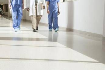 Ordini medici: “40mila camici bianchi in pensione entro il 2030, servono risorse”