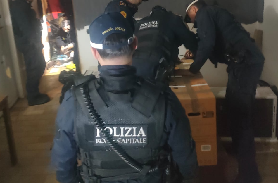 "Superstore" della droga a Dragona: sequestrati dalla Polizia Locale 165 chili di hashish e 5 di cocaina 1