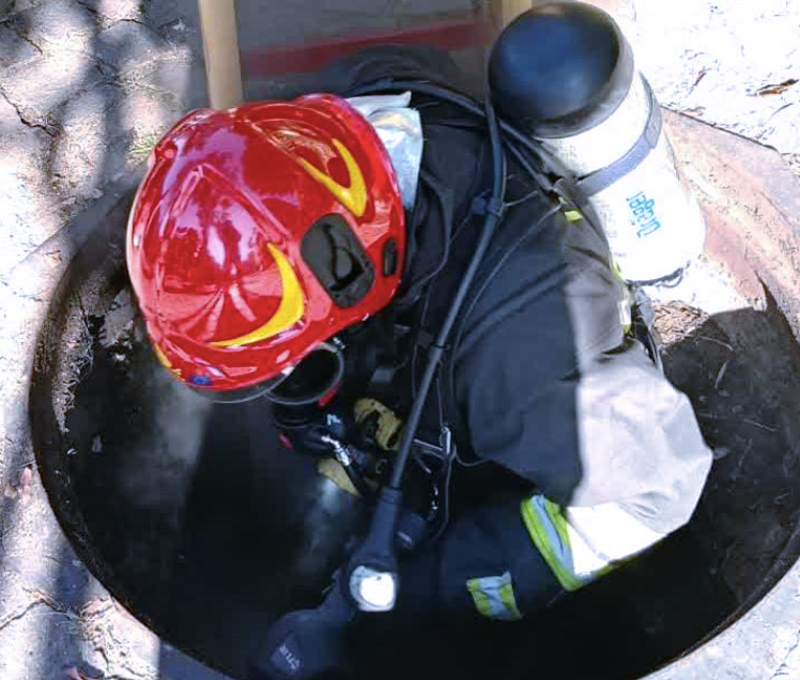 Incendio all’Eur: corsa contro il tempo per spegnere le fiamme che hanno danneggiato la rete elettrica (FOTO) 2 Incendio all’Eur: corsa contro il tempo per spegnere le fiamme che hanno danneggiato la rete elettrica (FOTO) 2