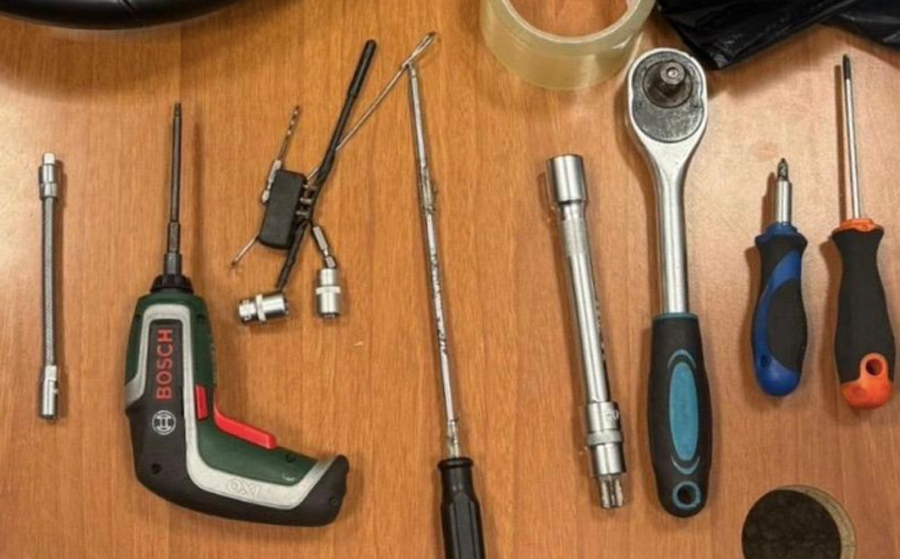 Auto cannibalizzate all’Eur e Tor Carbone: chi c'è dietro ai colpi per smantellare le vetture in pochi minuti 2 Auto cannibalizzate all’Eur e Tor Carbone: chi c'è dietro ai colpi per smantellare le vetture in pochi minuti 2