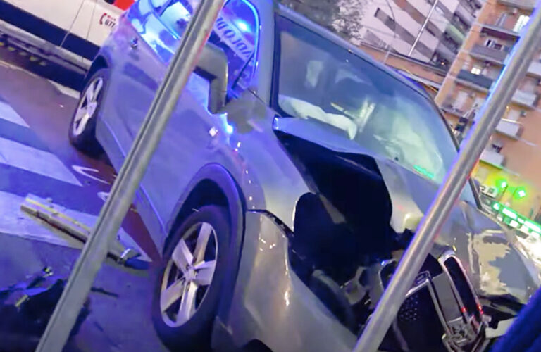 Grave incidente sulla Prenestina: auto si schianta a bordo strada dopo ...
