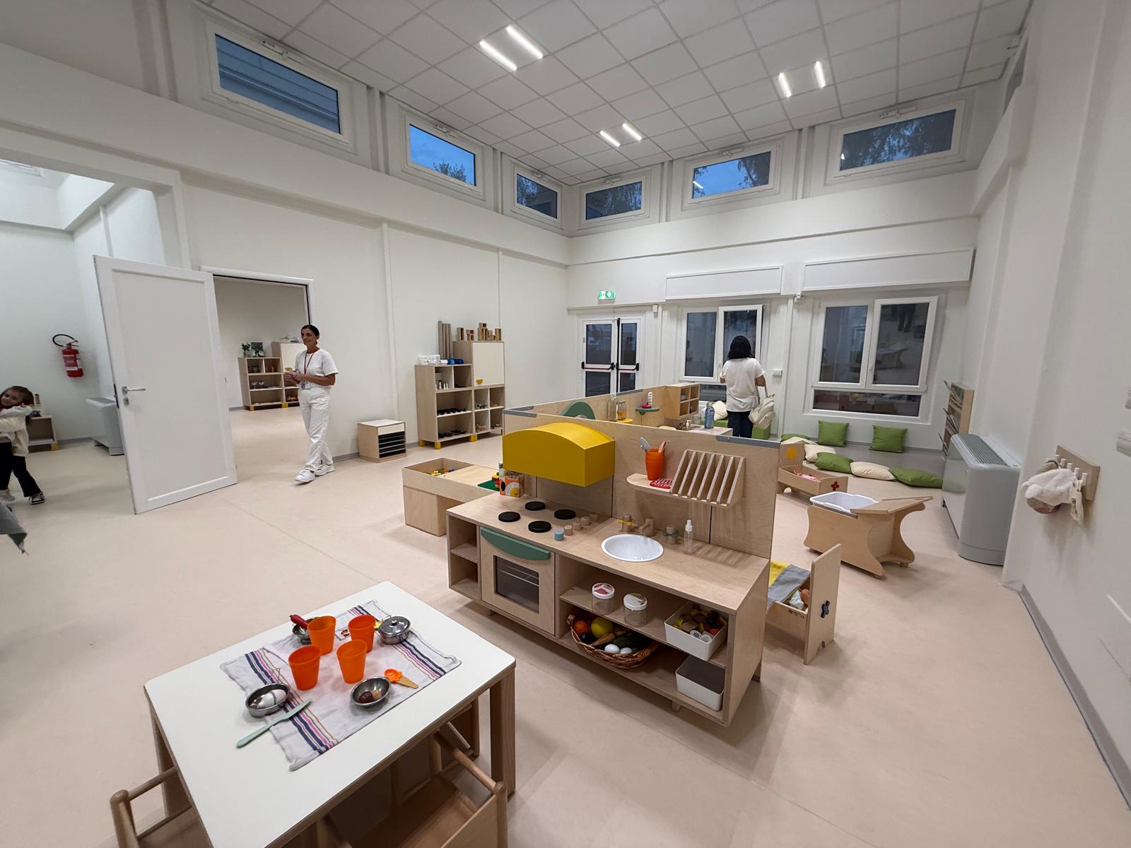 Baccini inaugura un asilo dopo il restyling a Fiumicino: "Riaperta struttura fondamentale per il benessere dei bambini” 1