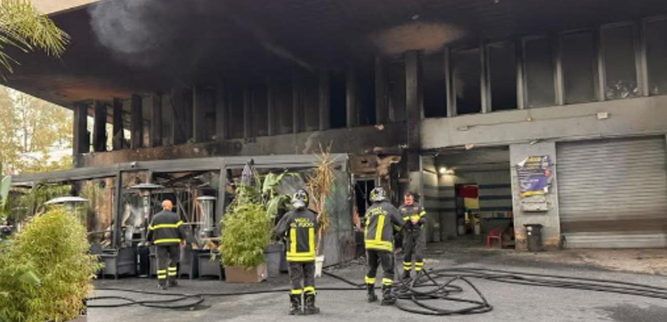 A fuoco il locale Fred 246 di Casal Palocco: si indaga per incendio doloso (VIDEO) 2 A fuoco il locale Fred 246 di Casal Palocco: si indaga per incendio doloso (VIDEO) 2
