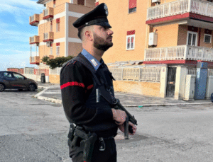 Blitz antidroga dei carabinieri a piazza Gasparri con il supporto di un elicottero: espugnati i fortini dei pusher (FOTO E VIDEO) 4 Blitz antidroga dei carabinieri a piazza Gasparri con il supporto di un elicottero: espugnati i fortini dei pusher (FOTO E VIDEO) 4