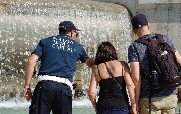 a piazza venezia fermato dal tuffo