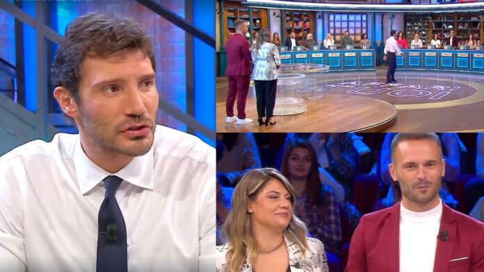 affari tuoi copertina Affari Tuoi 23 ottobre 2025, quanto ha vinto Adriano dall'Umbria: il concorrente vede...nero