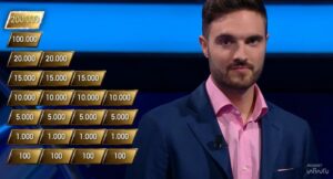 La Ruota della Fortuna 2 ottobre 2025, Alessandro da Piacenza ancora campione: quanto ha vinto 1 La Ruota della Fortuna 2 ottobre 2025, Alessandro da Piacenza ancora campione: quanto ha vinto 1