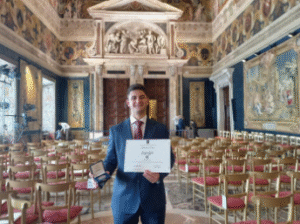 Il prestigioso premio Alfiere del Lavoro a uno studente del Liceo scientifico Enriques di Ostia 1