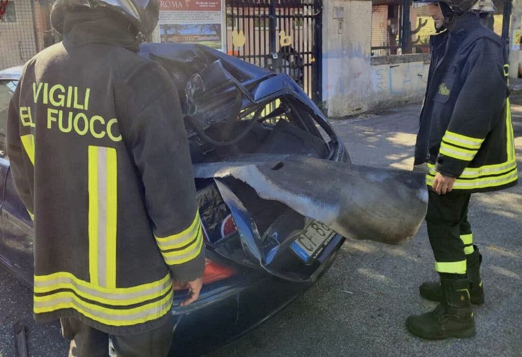 Esplosione in un cantiere dei tram a Prenestina: nube di fumo nero dopo il boato. Fermata una donna 1 Esplosione in un cantiere dei tram a Prenestina: nube di fumo nero dopo il boato. Fermata una donna 1