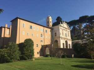Mostra d’arte sacra di Serena Ingham a Roma: omaggio al Cantico delle Creature per una ricorrenza speciale 2 Mostra d’arte sacra di Serena Ingham a Roma: omaggio al Cantico delle Creature per una ricorrenza speciale 2